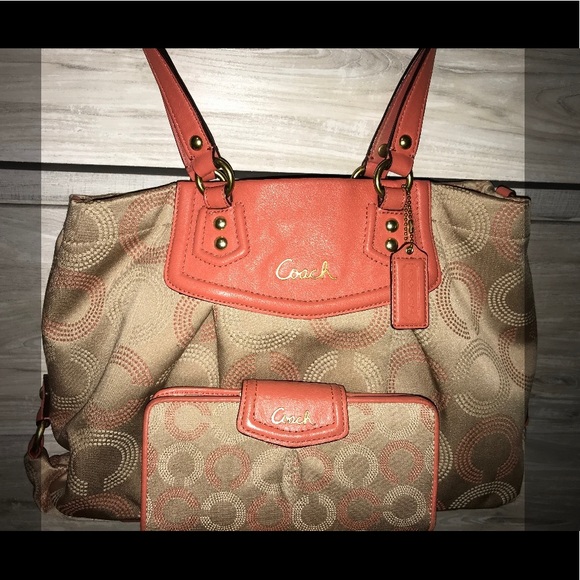 Coach Purse with matching Wallet - Picture 1 of 4
